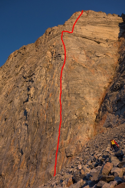 Groenlandia, isola di Baffin - West coast, Uummannaq Area, Ikerasak Peak: Crockodiles Have Teeth, E5, 5.11b/c, 400m.