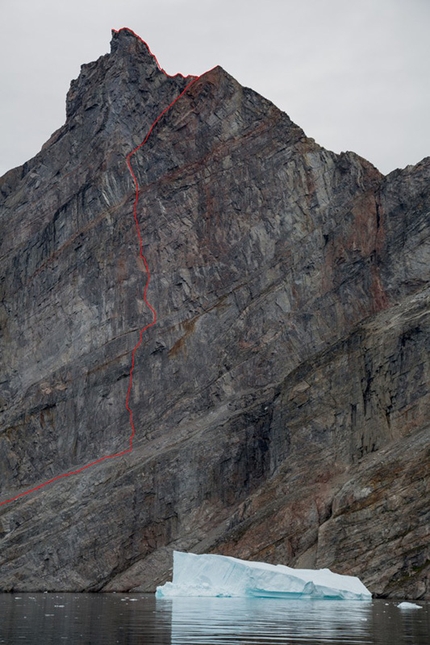 Groenlandia, isola di Baffin - Groenlandia, costa ovest, Uummannaq Area Drygalskis Halvo, Funky Tower: No Place for People,a.k.a.Sunshine and Roses (E6, 5.12a, 500m, Sean Villaneuva, Ben Ditto)