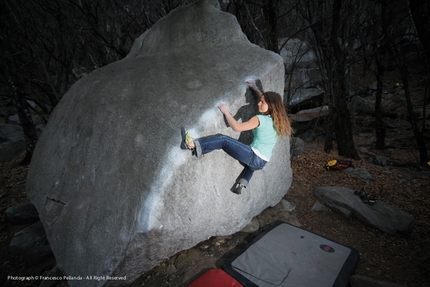 Cresciano - Priscia Calzascia climbing La rondella 7B+