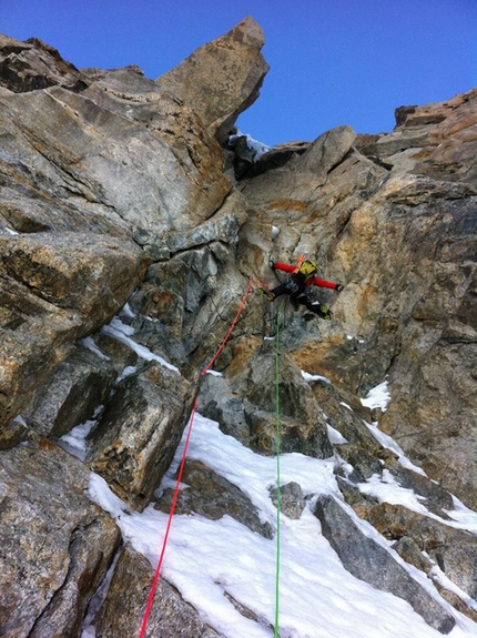 Grandes Jorasses, Corrado Pesce, Martin Elias - Corrado Pesce and Martin Elias during their repeat of Directe de l'Amitié, Grandes Jorasses, Mont Blanc, 26-27/09/2014