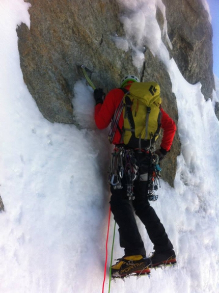 Grandes Jorasses, Corrado Pesce, Martin Elias - Corrado Pesce and Martin Elias during their repeat of Directe de l'Amitié, Grandes Jorasses, Mont Blanc, 26-27/09/2014