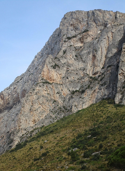 Due vie nuove in Sicilia - Il pilastro ovest del Pizzo della Sella, dove si è svolta la nostra seconda salita: Le sirene cantano ancora