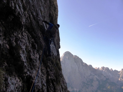 Guglia Torre di Lagunaz (P. San Lucano, Dolomiti) Via l'Uomo migliora il tempo - Sulla seconda lunghezza (VI)