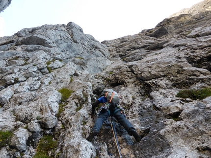 Guglia Torre di Lagunaz (P. San Lucano, Dolomiti) Via l'Uomo migliora il tempo - Lunghezza 3