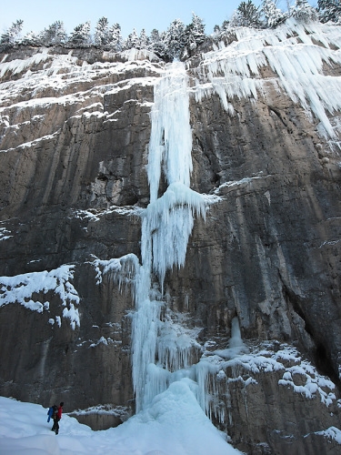 Bullock and Brodie establish new route at Mont Saxonnex, France.