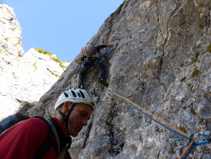 Guglia Torre di Lagunaz (P. San Lucano, Dolomiti) Via l'Uomo migliora il tempo - L 5 di VI