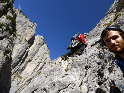 Guglia Torre di Lagunaz (P. San Lucano, Dolomiti) Via l'Uomo migliora il tempo - L 9 Sotto la prima cengia