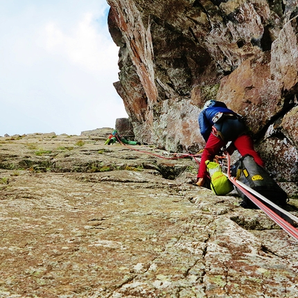 Giù la testa, Lagorai, Dolomiti - Durante l'apertura di Giù la testa, Lagorai, Dolomiti  (350m VIII / VIII+, Peter Moser, Thomas Ballerin, Iwan Canins, Roberto Ronzani 2014)