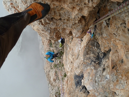 Sguardo al Passato, Val d’Ambiez, Dolomiti di Brenta - Gianluca Bellamoli in apertura di Sguardo al Passato, Val d’Ambiez, Dolomiti di Brenta