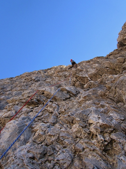 Val Montanaia, Dolomiti - Durante l'apertura di Solo mostri al Perugini (175m, VI+, Roberto Conti, Stefano Manesta, Gabriele Tonelli 28/09/2014), Val Montanaia, Dolomiti Friulane