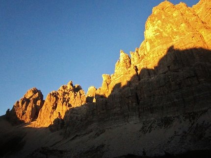 Val Montanaia, Dolomiti - Durante l'apertura di Solo mostri al Perugini (175m, VI+, Roberto Conti, Stefano Manesta, Gabriele Tonelli 28/09/2014), Val Montanaia, Dolomiti Friulane