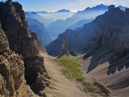 Val Montanaia, Dolomiti - Il celebre Campanile di Val Montanaia, visto durante l'apertura di Solo mostri al Perugini (175m, VI+, Roberto Conti, Stefano Manesta, Gabriele Tonelli 28/09/2014)