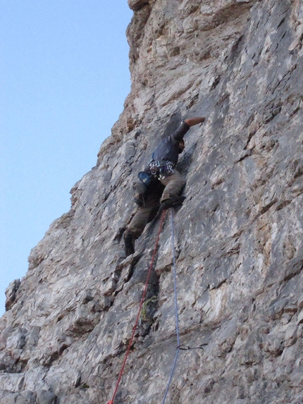 Val Montanaia, Dolomiti - Durante l'apertura di Solo mostri al Perugini (175m, VI+, Roberto Conti, Stefano Manesta, Gabriele Tonelli 28/09/2014), Val Montanaia, Dolomiti Friulane