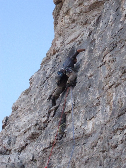 Val Montanaia, Dolomiti - Durante l'apertura di Solo mostri al Perugini (175m, VI+, Roberto Conti, Stefano Manesta, Gabriele Tonelli 28/09/2014), Val Montanaia, Dolomiti Friulane