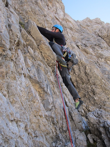 Val Montanaia, Dolomiti - Durante l'apertura di Solo mostri al Perugini (175m, VI+, Roberto Conti, Stefano Manesta, Gabriele Tonelli 28/09/2014), Val Montanaia, Dolomiti Friulane