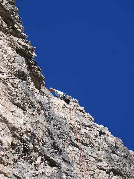 Val Montanaia, Dolomiti - Durante l'apertura di Solo mostri al Perugini (175m, VI+, Roberto Conti, Stefano Manesta, Gabriele Tonelli 28/09/2014), Val Montanaia, Dolomiti Friulane