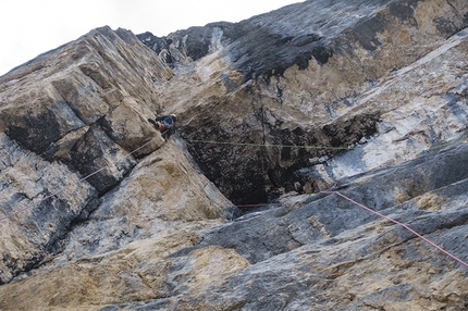 Colonne d'Ercole, Civetta, Dolomiti - Alex Walpoth e Martin Dejori durante la prima ripetizione di Colonne d'Ercole, Civetta,  Dolomiti