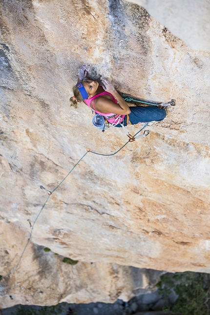 Sasha DiGiulian, Edu Marin - Sasha DiGiulian and Edu Marin repeating Viaje de Los Locos, Gole di Goroppu, Sardinia.