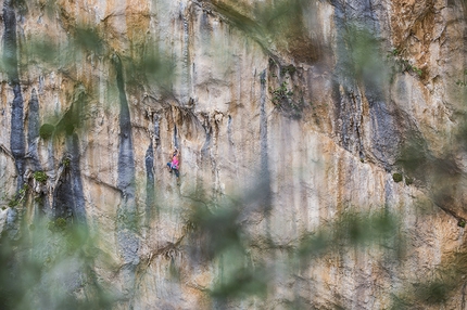 Sasha DiGiulian, Edu Marin - Sasha DiGiulian e Edu Marin durante la ripetizione di Viaje de Los Locos, Gole di Goroppu, Sardegna.