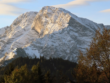 Alexander Huber climbs difficult Wetterbock multipitch