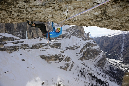 Florian Riegler frees Albatros in Vallunga, Dolomites