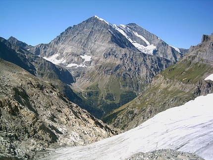 GORE-TEX® Experience Tour 'History Session' - Balmhorn seen from the Mutthornhütte