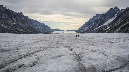 Shark's Tooth, Greenland, Matteo Della Bordella, Silvan Schüpbach, Christian Ledergerber - The long approach on foot.