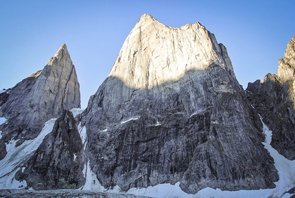 Shark's Tooth, Greenland, Matteo Della Bordella, Silvan Schüpbach, Christian Ledergerber - The NE Face of Shark's Tooth.