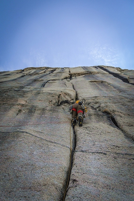 Shark's Tooth, Greenland, Matteo Della Bordella, Silvan Schüpbach, Christian Ledergerber - Silvan Schüpbach during the first ascent of 