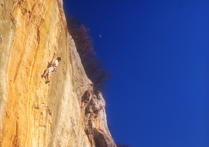 Lumignano - Mauro dell'Antonia climbing 'Ombre Rosse' 8b, Lumignano