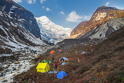 Zemu Exploratory Expedition K2014-150 CAI - During the 2014 Zemu Exploratory Expedition. With the mountaineers Alberto Peruffo, Anindya Mukherjee, Cesar Rosales Chinchay, Francesco Canale, Davide Ferro, Andrea Tonin, Enrico Ferri.