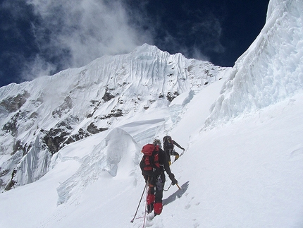 Zemu Exploratory Expedition K2014-150 CAI - Durante la Zemu Exploratory Expedition del 2014. Con Alberto Peruffo, Anindya Mukherjee, Cesar Rosales Chinchay, Francesco Canale, Davide Ferro, Andrea Tonin, Enrico Ferri.