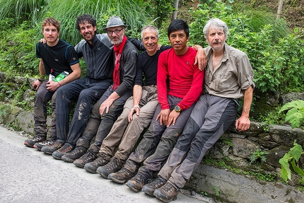 Zemu Peak, Himalaya - Il team, composto di Alberto Peruffo, Anindya Mukherjee, Cesar Rosales Chinchay, Francesco Canale, Davide Ferro, Andrea Tonin e Enrico Ferri, alla fine della spedizione