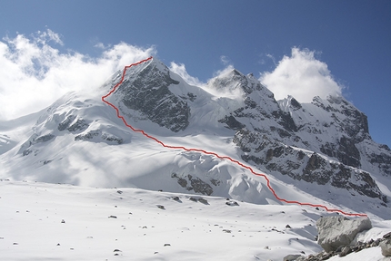 Zemu Peak, Himalaya - South Simvo North Route salita dalla Zemu Exploratory Expedition 2014 di Alberto Peruffo, Anindya Mukherjee, Cesar Rosales Chinchay, Francesco Canale, Davide Ferro, Andrea Tonin, Enrico Ferri.