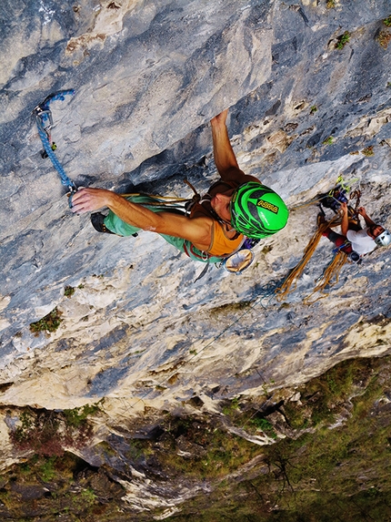 Palu, Valsugana - Peter Moser durante la prima salita di L'ultimo dei selvaggi (200m, 7b max, 7a oblig), parete di Palu, Valsugana.