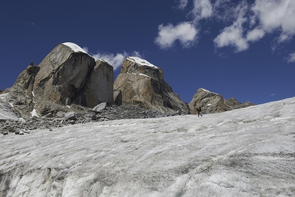 Miyar valley, first ascent of Lotus Tower SE Face