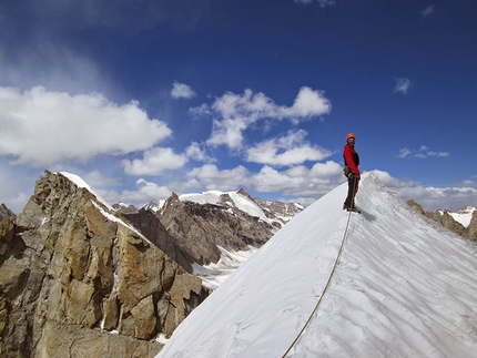 Miyar valley, Himachal Pradesh, India - Gli ultimi metri di Splitter and Storm (500m, TD 6a), parete SE di Lotus Tower, Miyar Valley, India salita da Cyrill Bösch, Elias Gmünder, Arunas Kamandulis e Gediminas Simutis