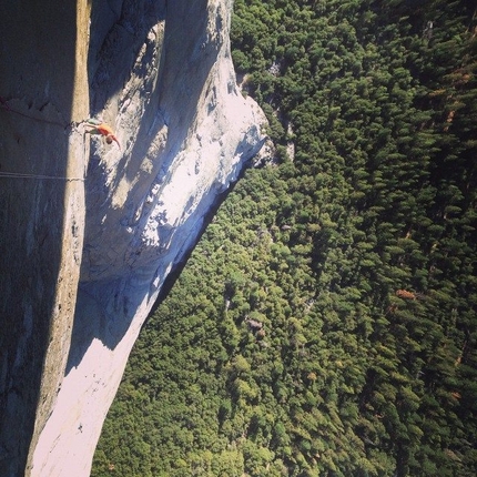 Yosemite, El Capitan - Tommy Caldwell durante la ripetizione di El Corazon, El Capitan, insieme a Alex Honnold in 15,30 ore, autunno 2014