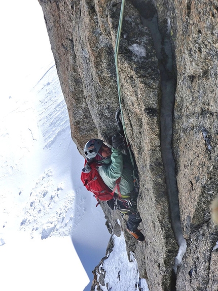 Combe Maudit, Mont Blanc - An...ice surprise by Enrico Bonino, Giulia Venturelli, Combe Maudit, Monte Bianco.