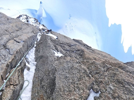 Combe Maudit, Mont Blanc - An...ice surprise by Enrico Bonino, Giulia Venturelli, Combe Maudit, Monte Bianco.