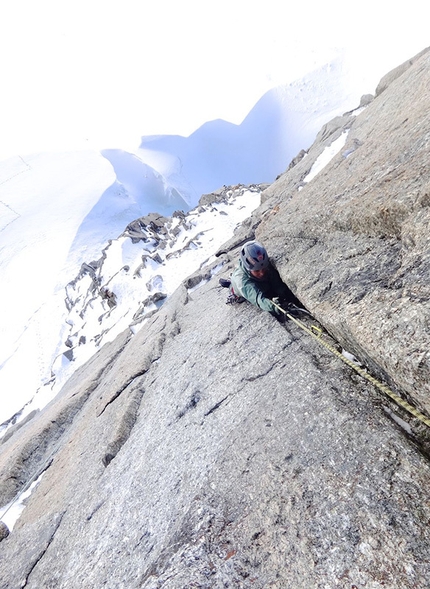 Combe Maudit, Mont Blanc - An...ice surprise by Enrico Bonino, Giulia Venturelli, Combe Maudit, Monte Bianco.