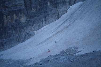 Canalone Neri, Dolomiti di Brenta - Jacopo Pellizzari e Luca Tamburini e la prima discesa dal Canalone Neri (Dolomiti di Brenta) in Speedfly.