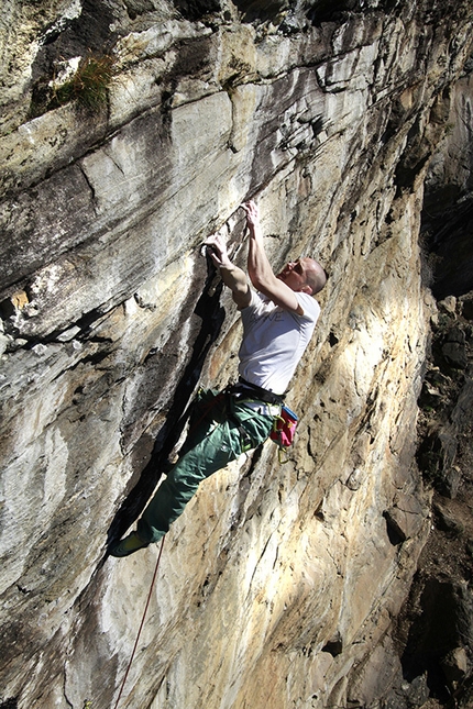 Val Chiavenna - Enrico Baistrocchi climbing Sole e Acciao 7c, Caprone