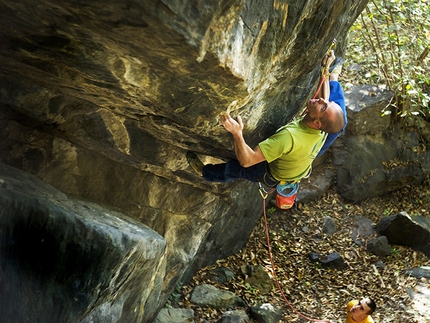 Val Chiavenna - Enrico Baistrocchi attempting a project bolted by A.Pedroni