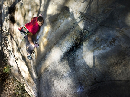 Val Chiavenna, Mezzera - Matteo Deghi delicato su A just married 7b+, Mezzera