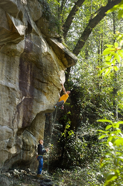 Val Chiavenna - Matteo Deghi heelhooking up Boulder Boy 7c