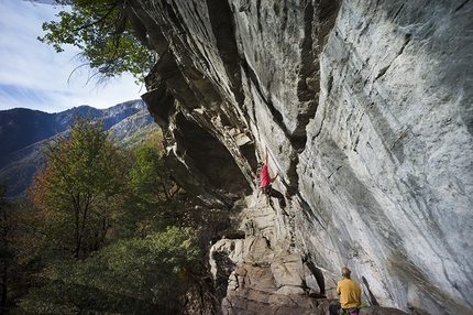 Val Chiavenna, Caprone - Matteo Deghi attempting Il volo di Icaro, the latest project at Cacatorio, Caprone