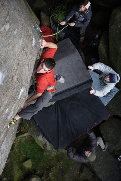 Alex Honnold - Alex Honnold on The Promise, Burbage, England