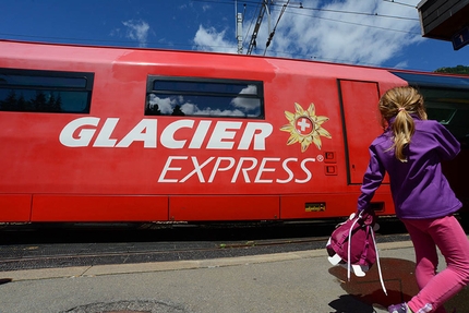 Piccoli viaggiatori a piedi e in treno - Camminare con il treno
