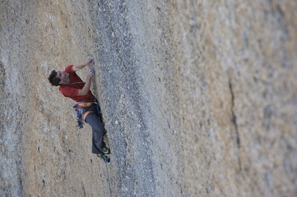 Alex Honnold - Alex Honnold climbing the Bachar-Yeria 5.11c, Tuolumne Meadows, USA